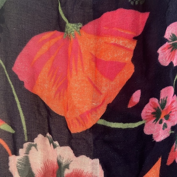 Isaac Mizrahi Floral Scarf 💗 - Picture 2 of 3